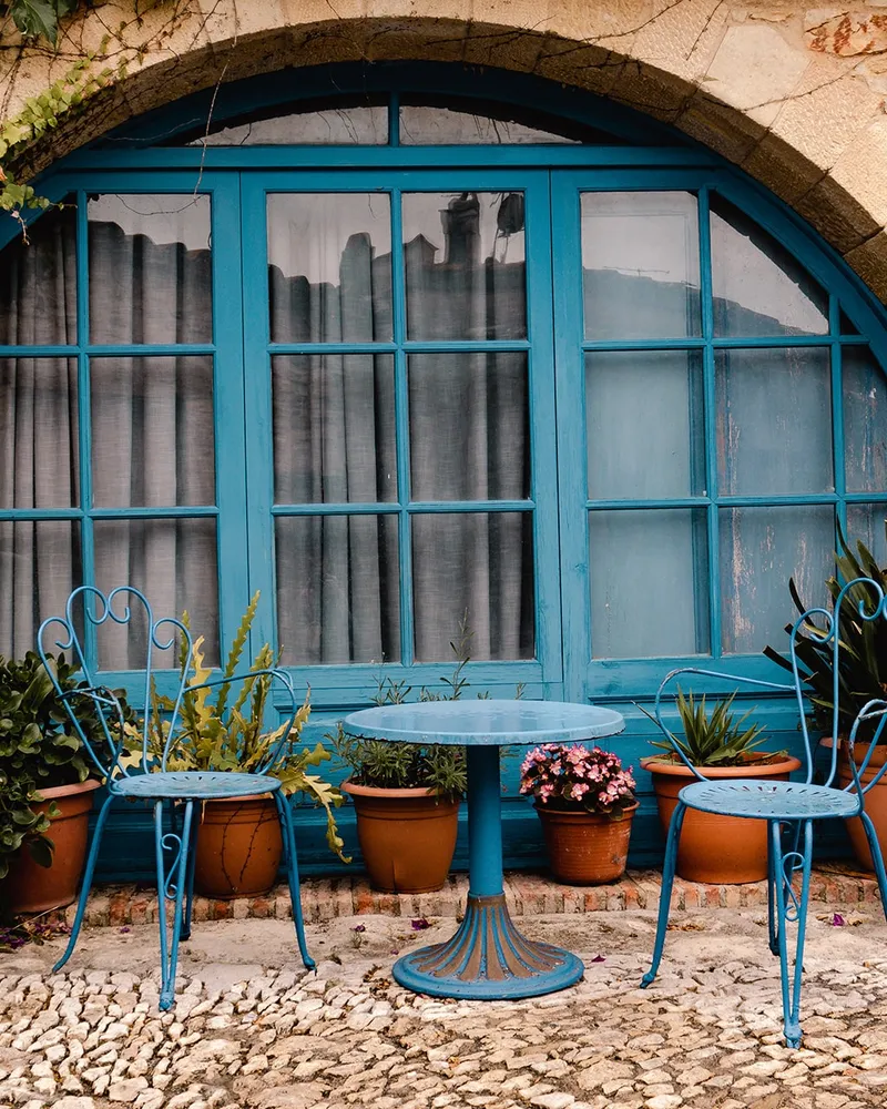 Turning a small building into a cosy downtown cafe